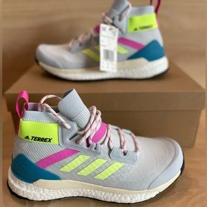NEVER WORN NEW IN BOX Adidas Terrex Free Hiker Primeblue size women’s 7.5